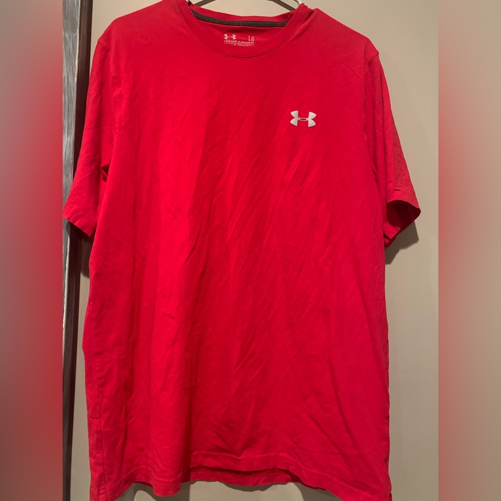 Men’s large under armour tshirt